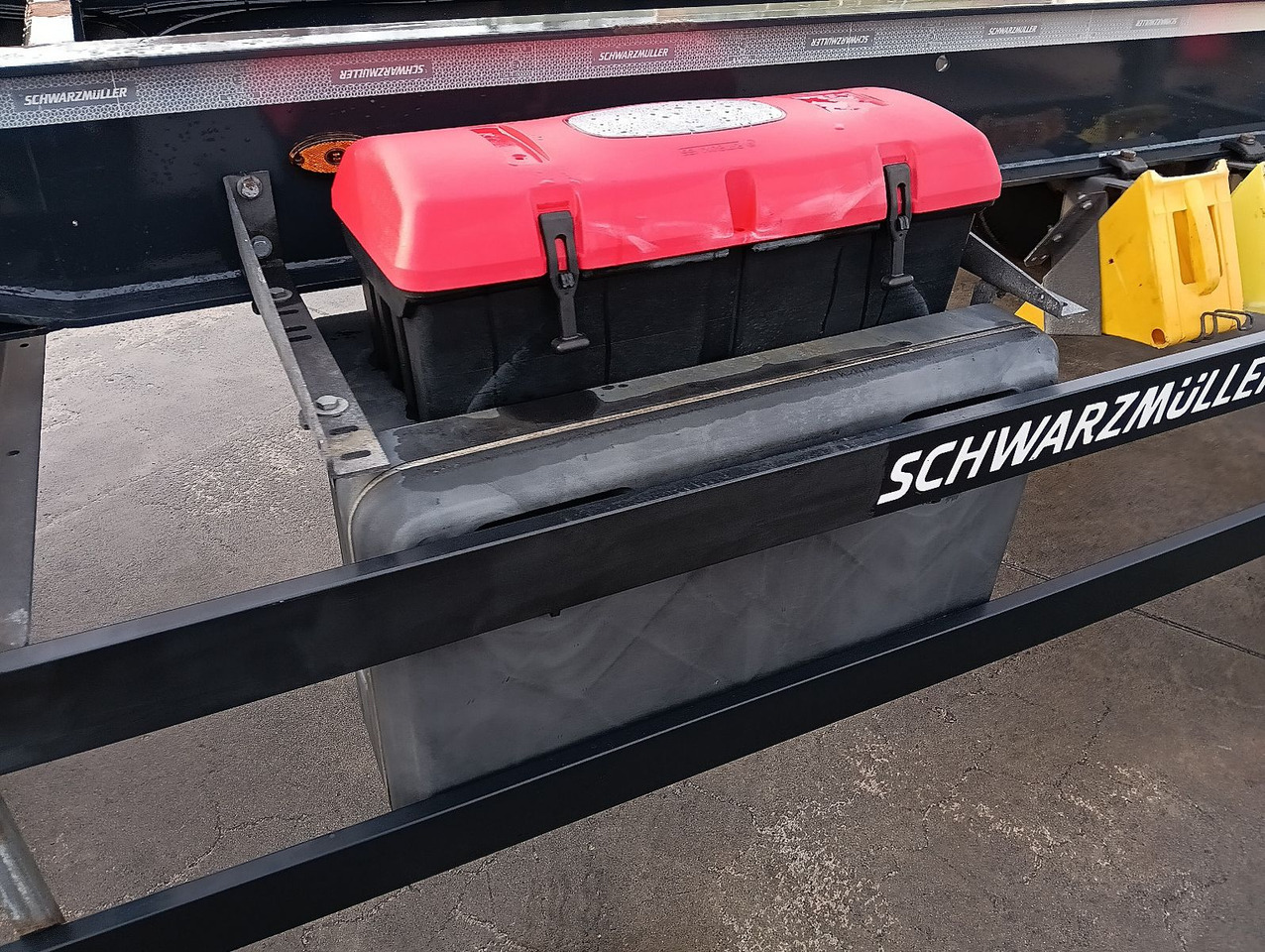 Container transporter/ Swap body trailer Schwarzmüller 2-A BDF 1,22/1,32 ALCOA Alufelgen ADR 120tkm TÜV Schwarzmüller 2-A BDF 1,22/1,32 ALCOA Alufelgen ADR 120tkm TÜV: picture 21