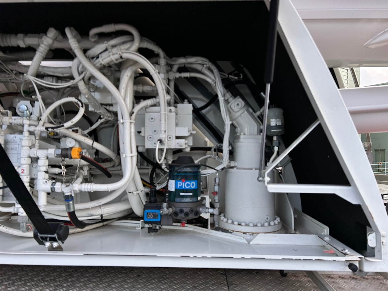 All terrain crane LIEBHERR LTM1060-3.1 - Excellent Condition and Full Remote: picture 23