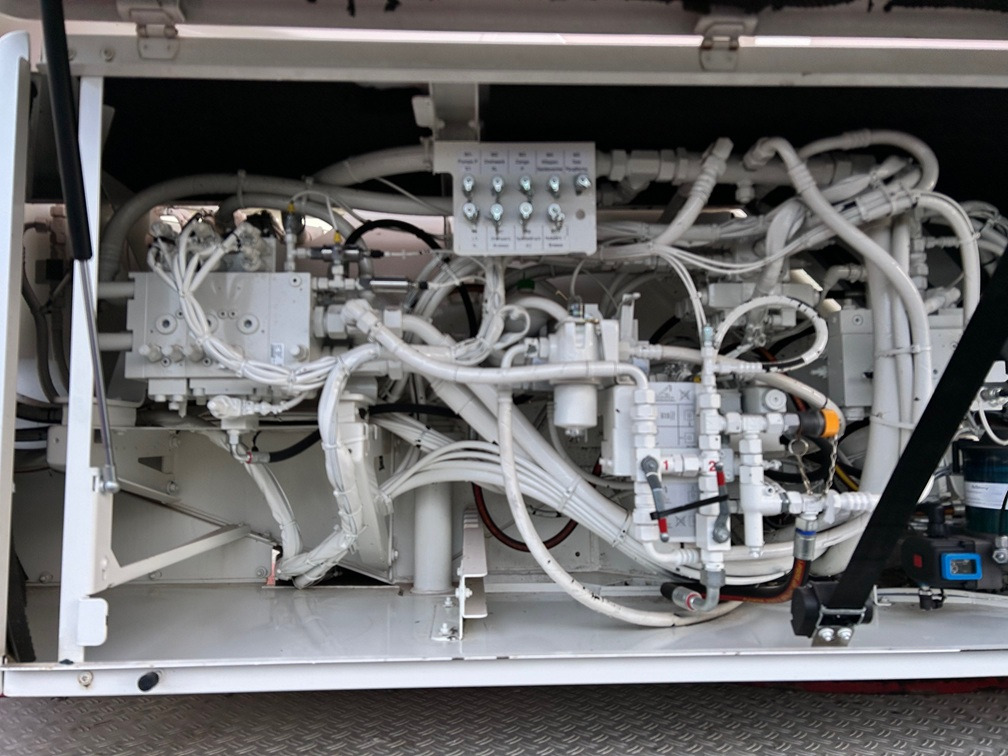 All terrain crane LIEBHERR LTM1060-3.1 - Excellent Condition and Full Remote: picture 24