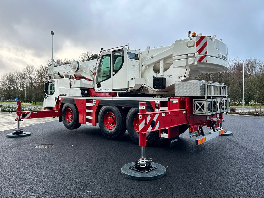 All terrain crane LIEBHERR LTM1060-3.1 - Excellent Condition and Full Remote: picture 13