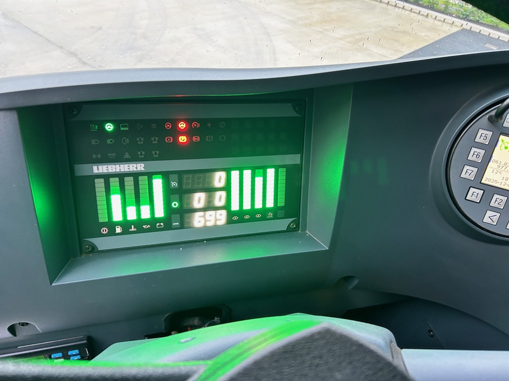 All terrain crane LIEBHERR LTM1060-3.1 - Excellent Condition and Full Remote: picture 50