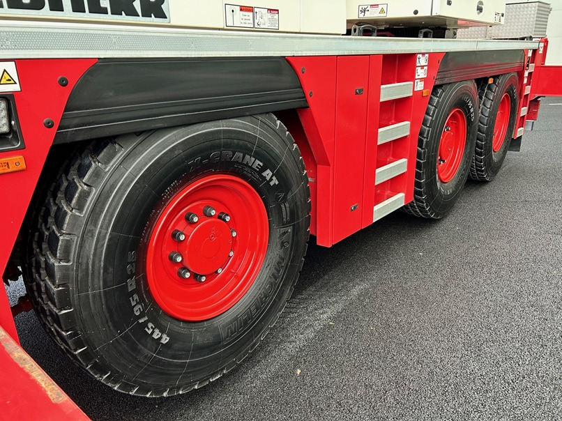 All terrain crane LIEBHERR LTM1060-3.1 - Excellent Condition and Full Remote: picture 37