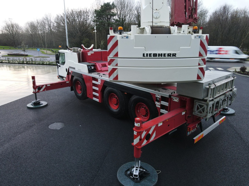 All terrain crane LIEBHERR LTM1060-3.1 - Excellent Condition and Full Remote: picture 6