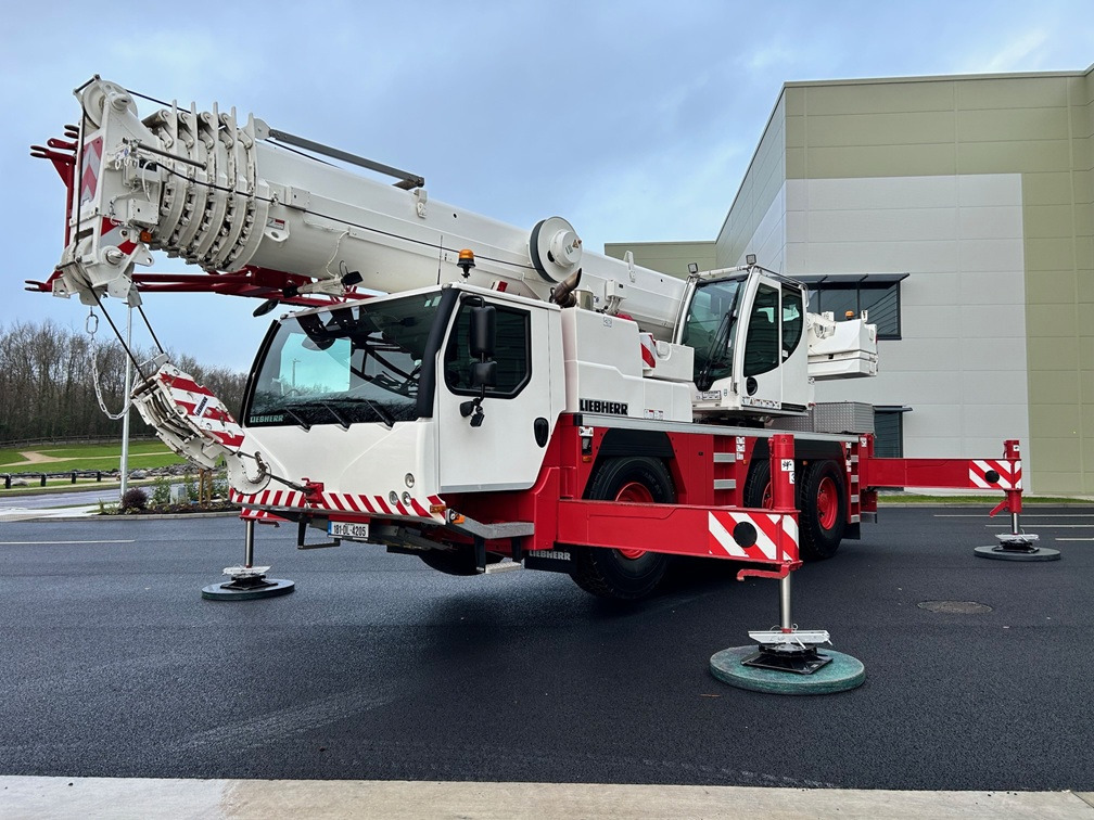 All terrain crane LIEBHERR LTM1060-3.1 - Excellent Condition and Full Remote: picture 11