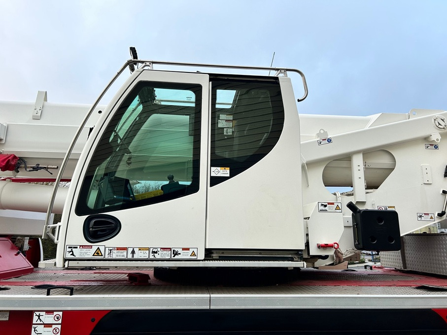 All terrain crane LIEBHERR LTM1060-3.1 - Excellent Condition and Full Remote: picture 31