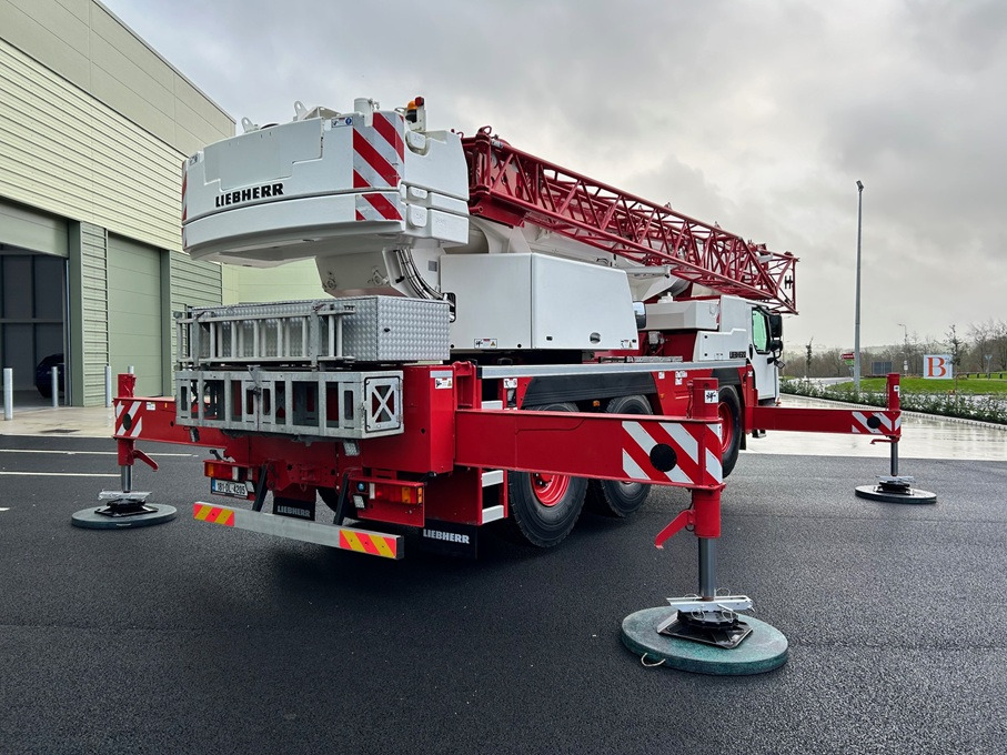 All terrain crane LIEBHERR LTM1060-3.1 - Excellent Condition and Full Remote: picture 15