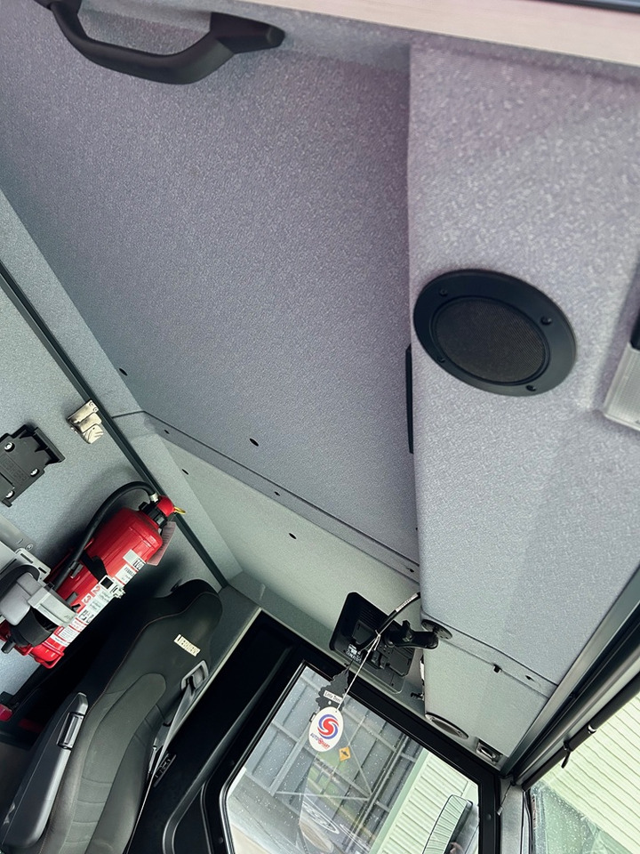 All terrain crane LIEBHERR LTM1060-3.1 - Excellent Condition and Full Remote: picture 44