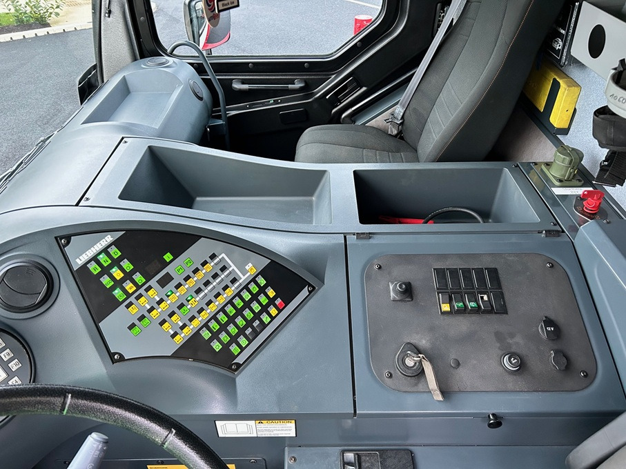 All terrain crane LIEBHERR LTM1060-3.1 - Excellent Condition and Full Remote: picture 49