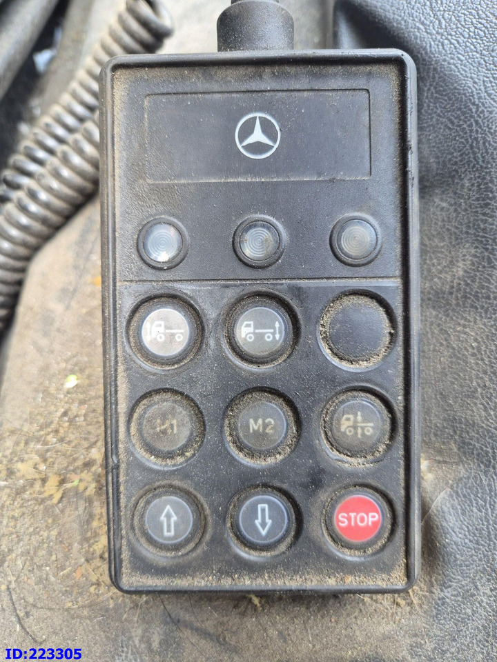 Refrigerator truck MERCEDES-BENZ Axor 1829 Euro5 Manual + Tail lift: picture 13