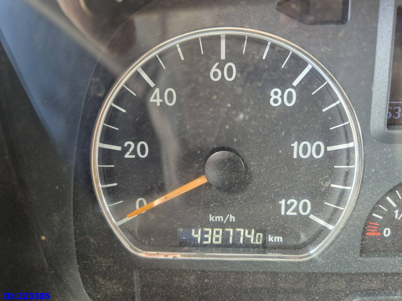 Refrigerator truck MERCEDES-BENZ Axor 1829 Euro5 Manual + Tail lift: picture 15