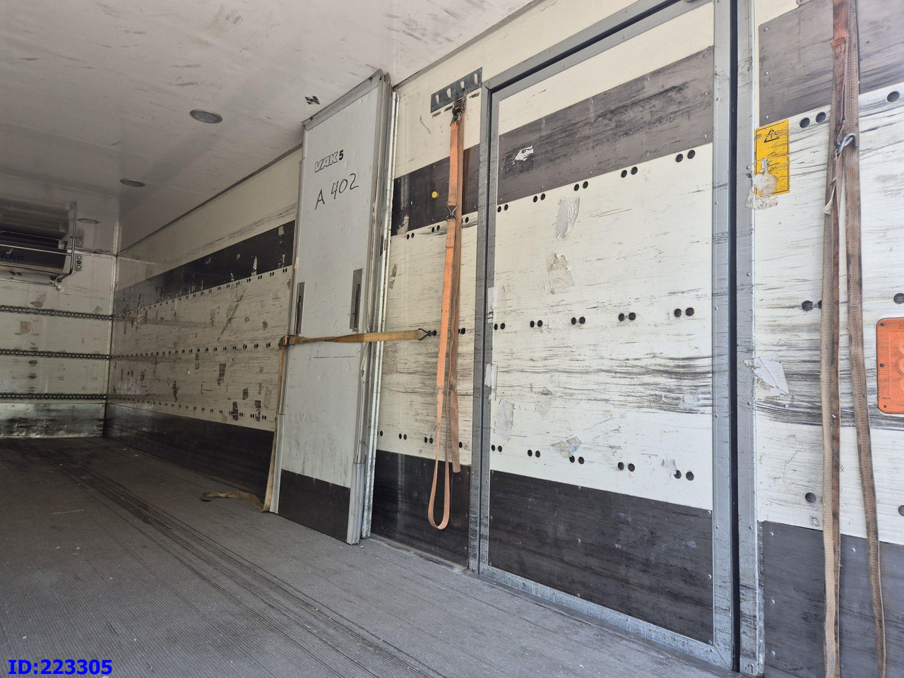 Refrigerator truck MERCEDES-BENZ Axor 1829 Euro5 Manual + Tail lift: picture 7