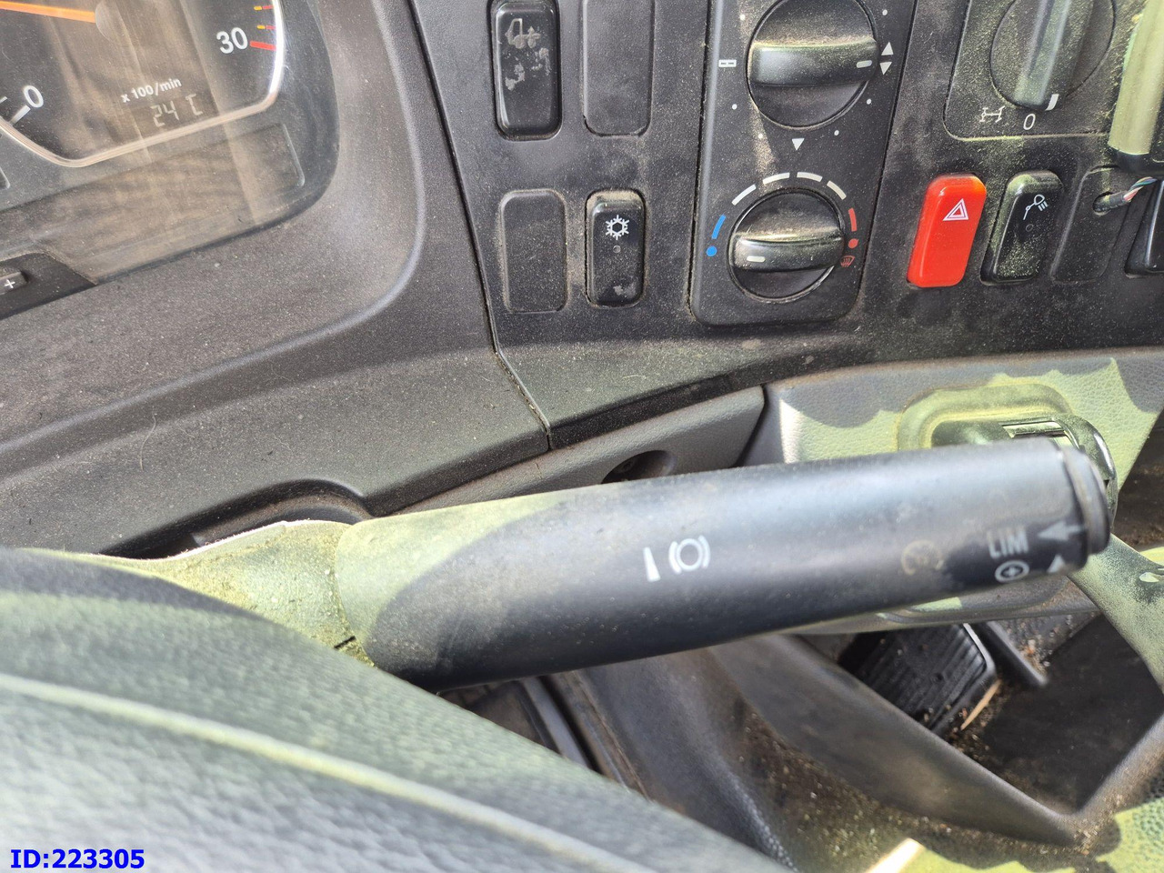 Refrigerator truck MERCEDES-BENZ Axor 1829 Euro5 Manual + Tail lift: picture 16