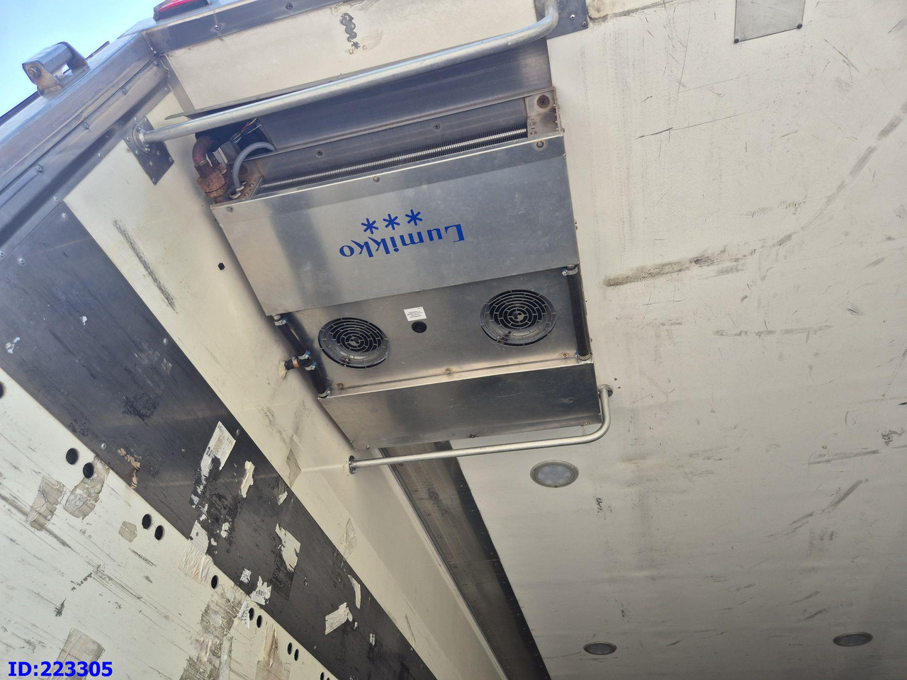 Refrigerator truck MERCEDES-BENZ Axor 1829 Euro5 Manual + Tail lift: picture 9