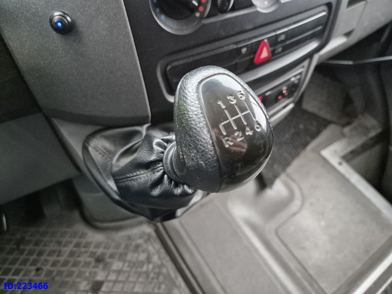 Coach MERCEDES-BENZ Sprinter 515 VIP 24 places XXL: picture 16