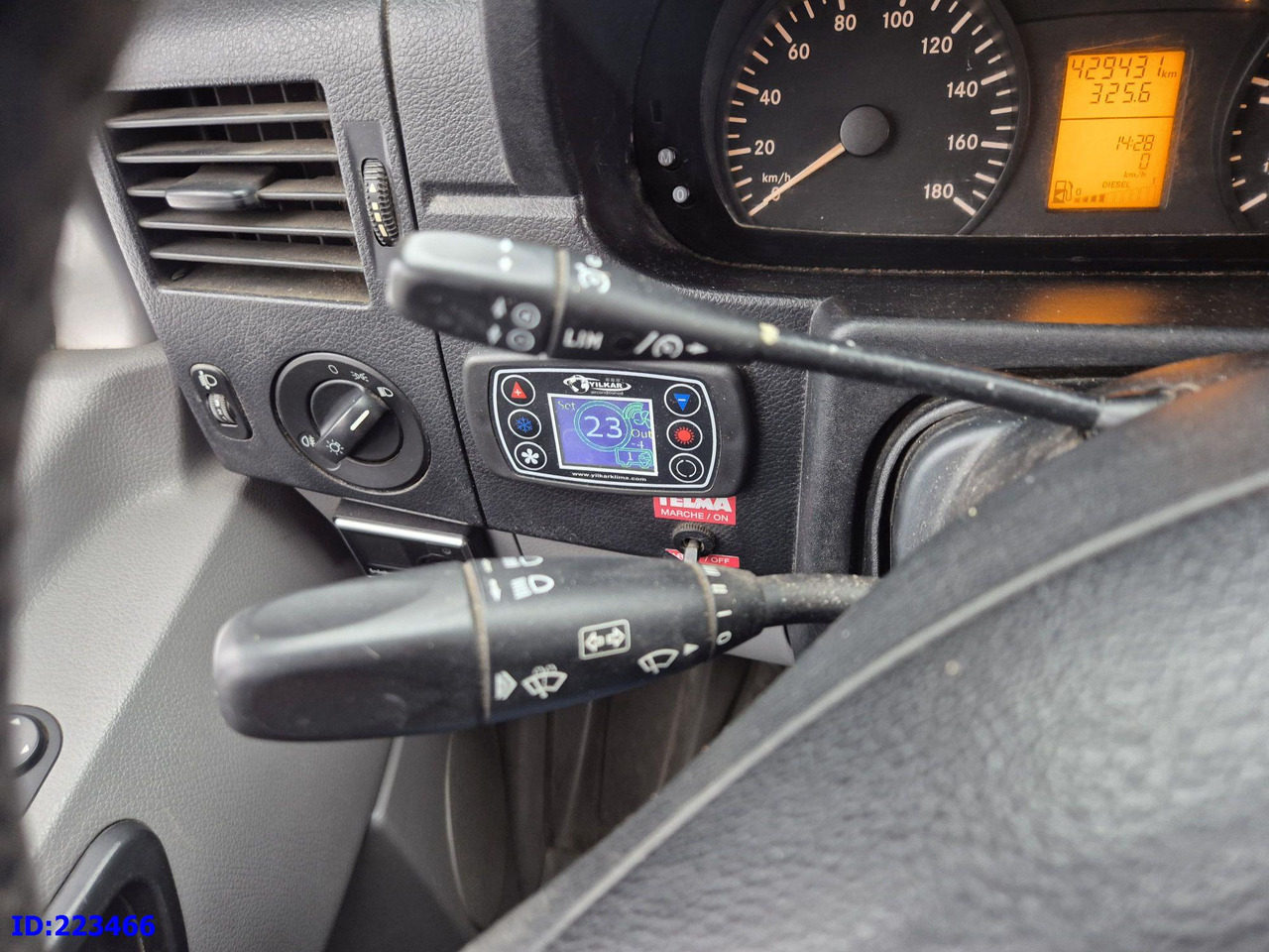 Coach MERCEDES-BENZ Sprinter 515 VIP 24 places XXL: picture 12