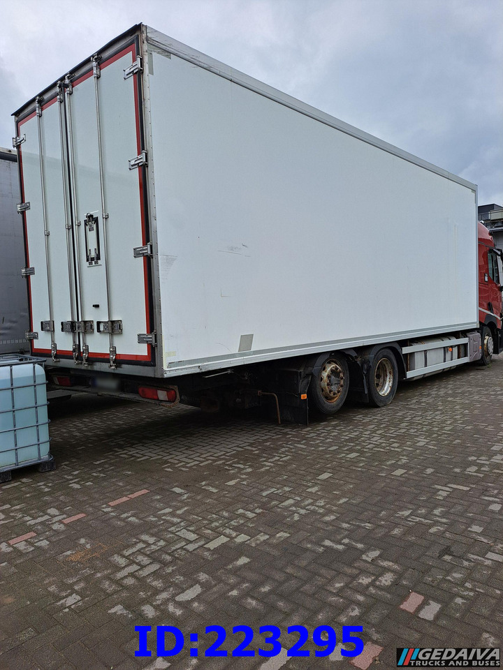 RENAULT T 6x2 Euro 6 Refrigerated + Carrier Supra - Refrigerator truck: picture 5 RENAULT T 6x2 Euro 6 Refrigerated + Carrier Supra - Refrigerator truck: picture 5