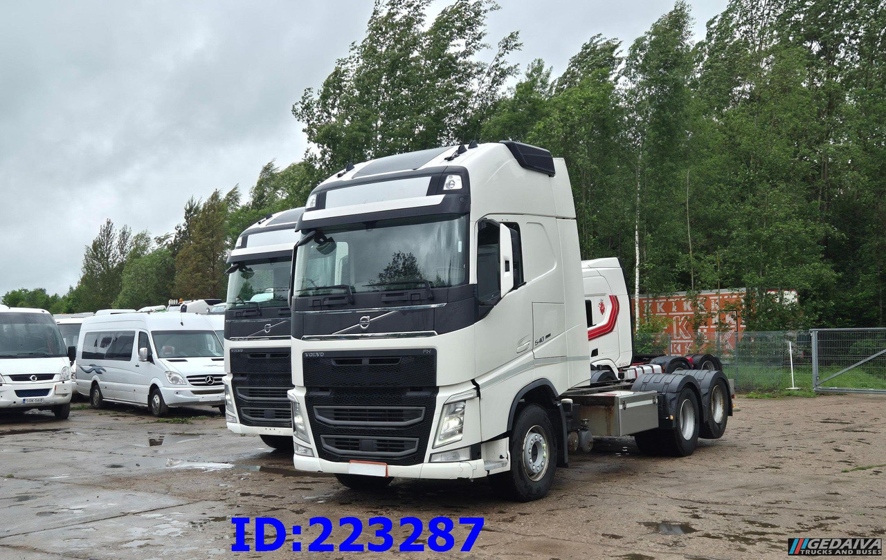 VOLVO FH13 540HP - 10 tyre (2pcs. available) - Cab chassis truck: picture 3 VOLVO FH13 540HP - 10 tyre (2pcs. available) - Cab chassis truck: picture 3