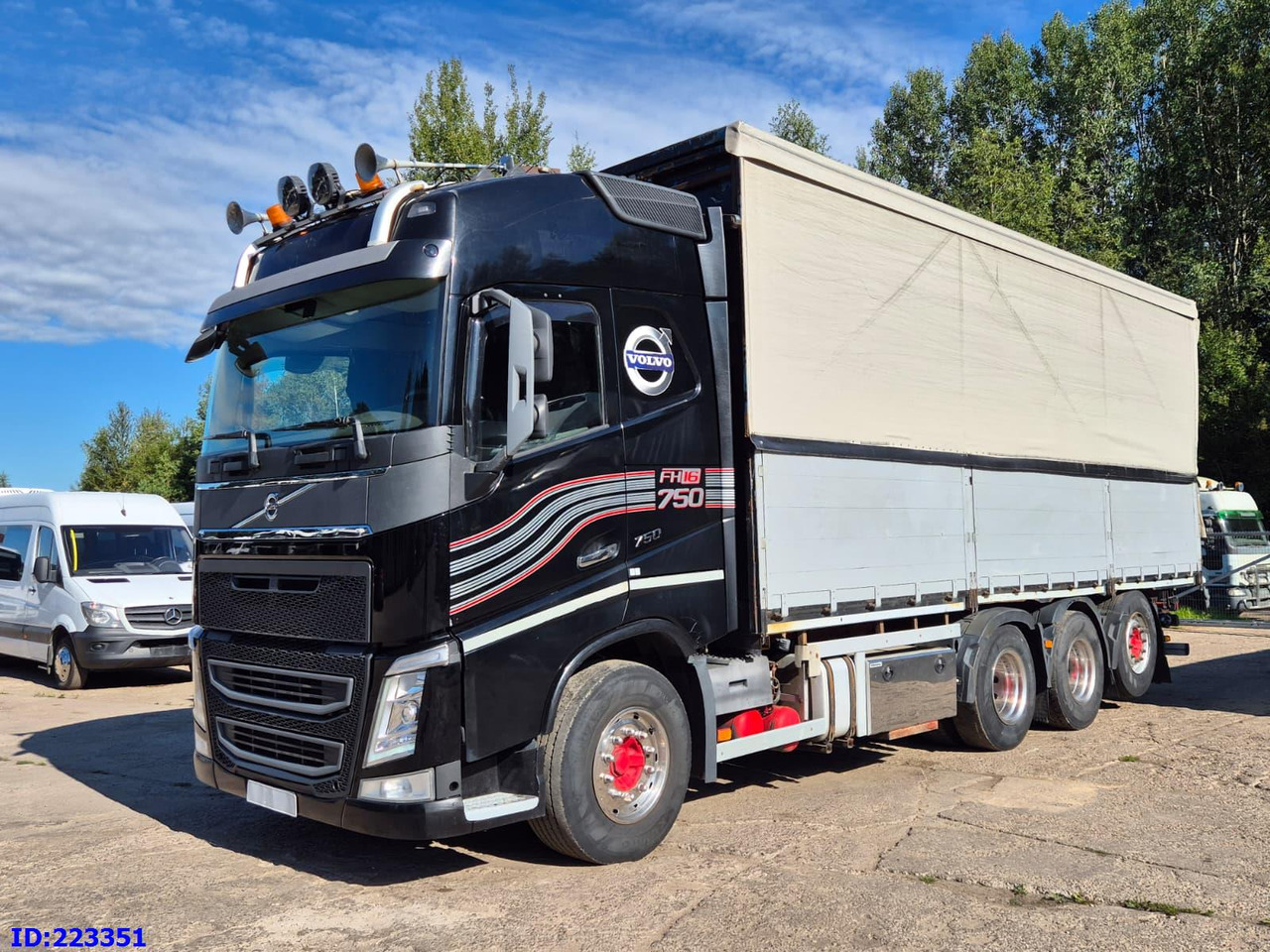 VOLVO FH16 750HP - 8x4-Steering axle - Curtain side truck: picture 1 VOLVO FH16 750HP - 8x4-Steering axle - Curtain side truck: picture 1