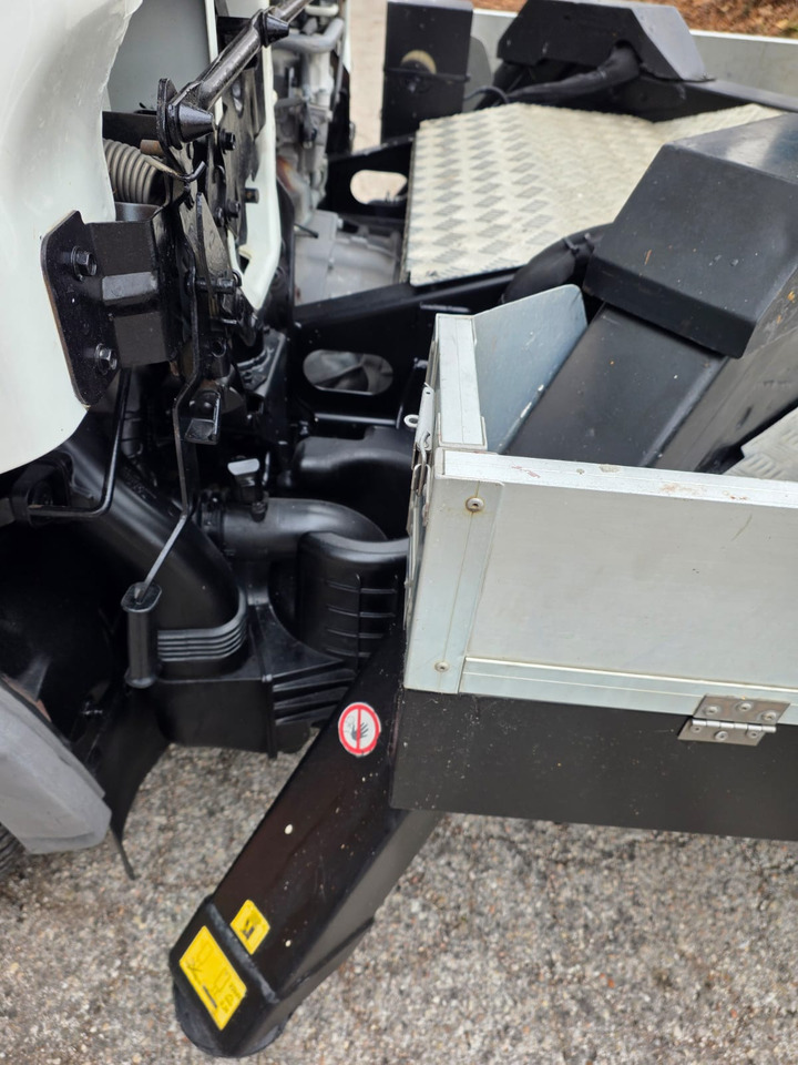 PALFINGER P 200 A - Truck mounted aerial platform: picture 2 PALFINGER P 200 A - Truck mounted aerial platform: picture 2