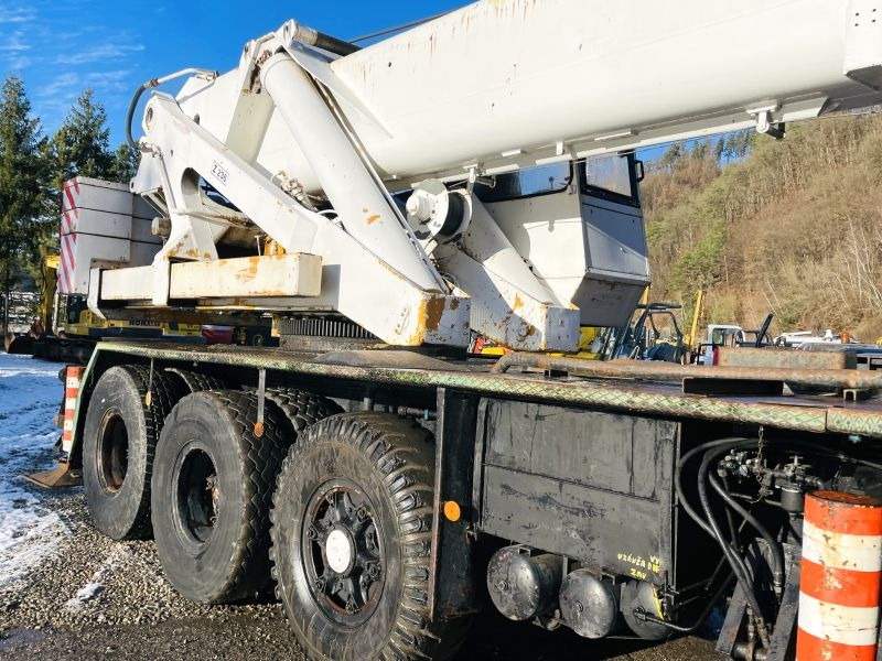 Mobile crane Demag HC200 (3384): picture 13