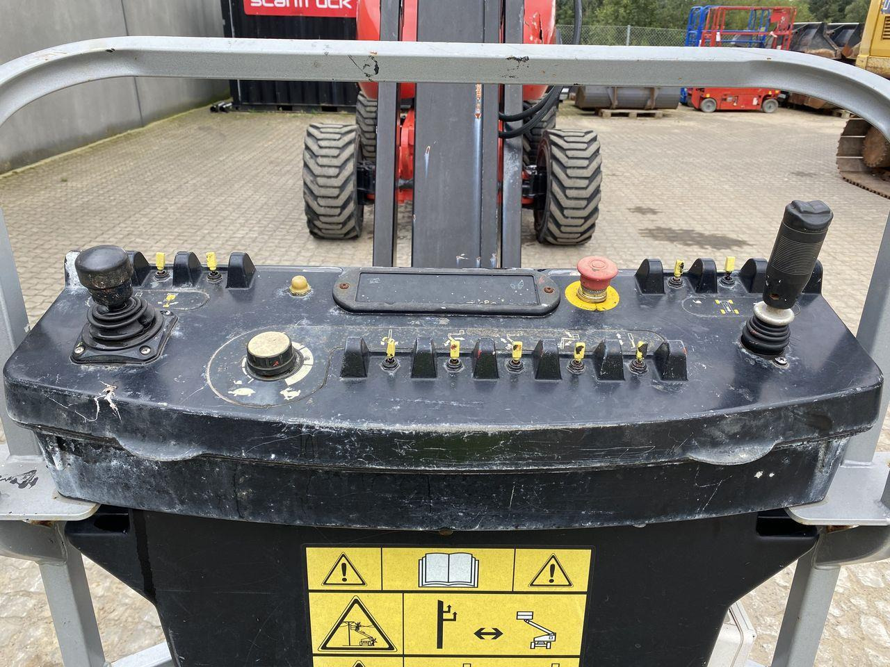 JLG 800AJ - Articulated boom: picture 3 JLG 800AJ - Articulated boom: picture 3