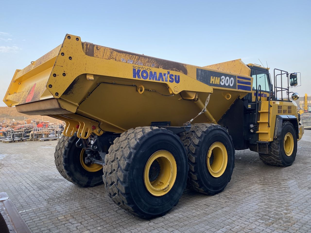 Komatsu HM300-5EO - Articulated dumper: picture 4 Komatsu HM300-5EO - Articulated dumper: picture 4