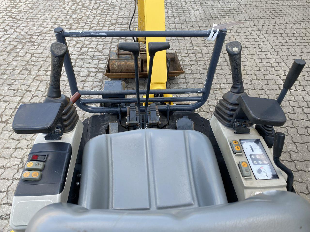 Komatsu PC16R-3HS CANOPY - Mini excavator: picture 3 Komatsu PC16R-3HS CANOPY - Mini excavator: picture 3