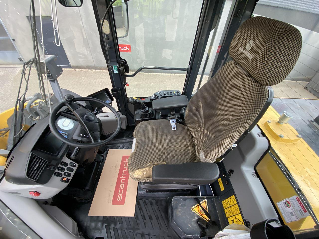 Komatsu WA320-7 - Wheel loader: picture 3 Komatsu WA320-7 - Wheel loader: picture 3