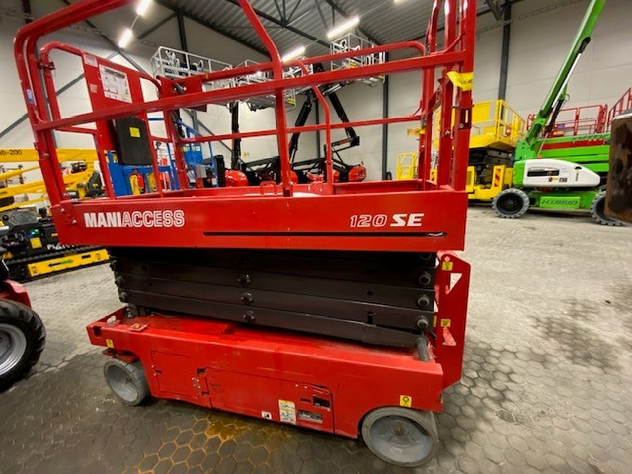 Manitou 120SE - Scissor lift: picture 2 Manitou 120SE - Scissor lift: picture 2