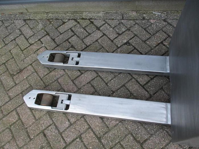 BT LPE 200i - Pallet truck: picture 4 BT LPE 200i - Pallet truck: picture 4