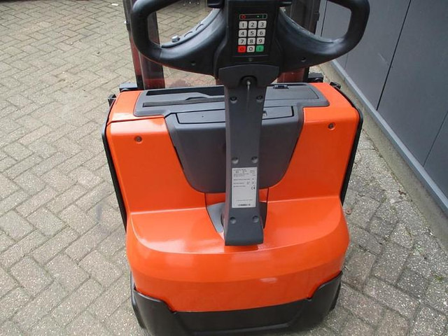 BT SWE 100 - Stacker: picture 2 BT SWE 100 - Stacker: picture 2