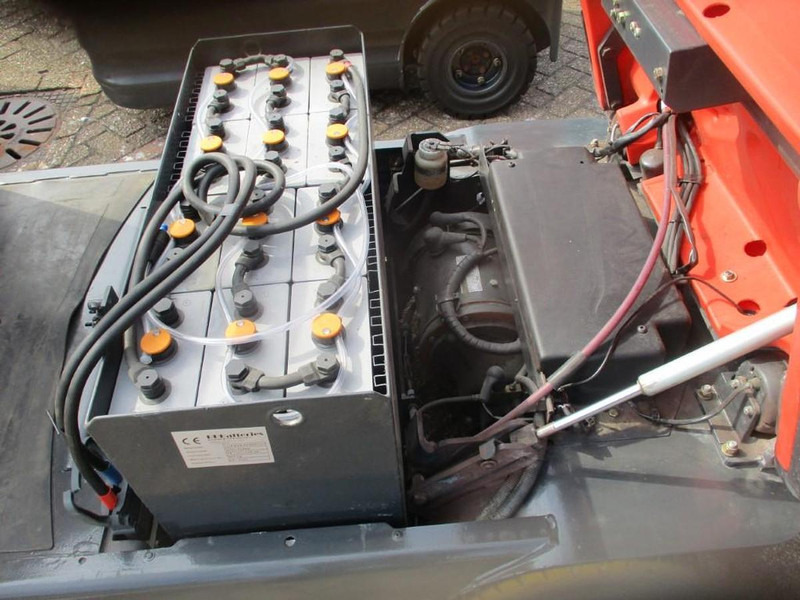 Tow tractor Linde P 60: picture 8