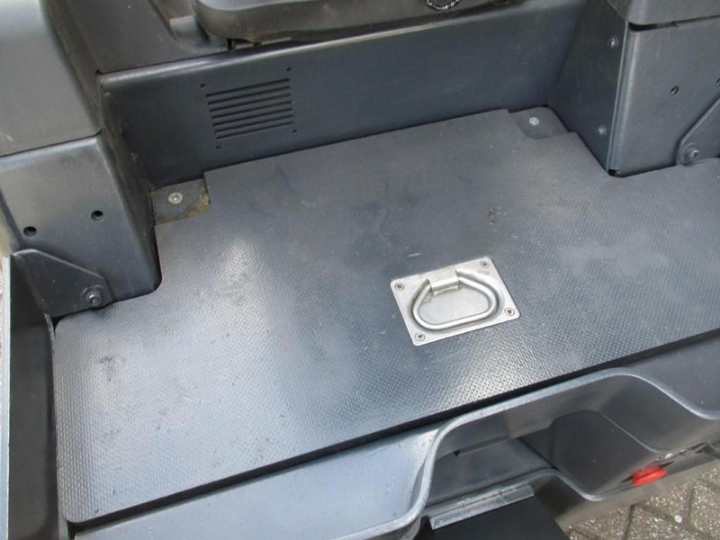 Linde P 60 - Tow tractor: picture 4 Linde P 60 - Tow tractor: picture 4
