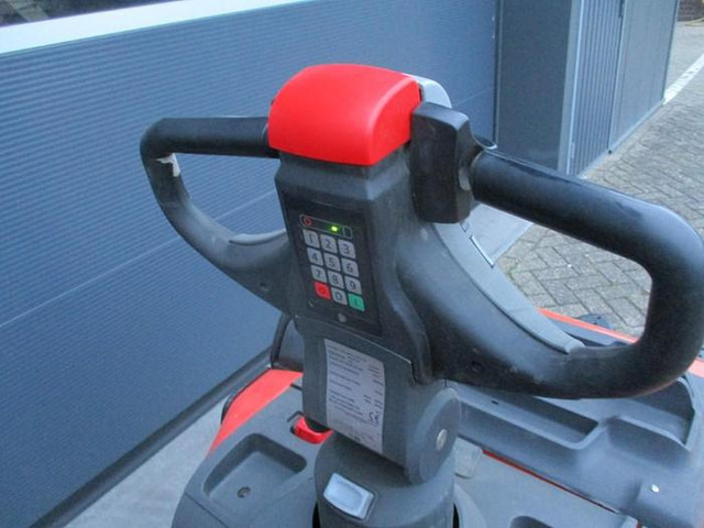 Pallet truck Toyota LPE 250: picture 7