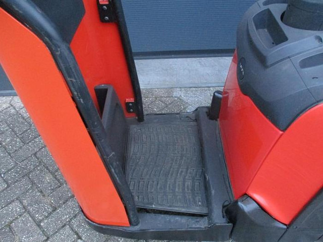 Pallet truck Toyota LPE 250: picture 6
