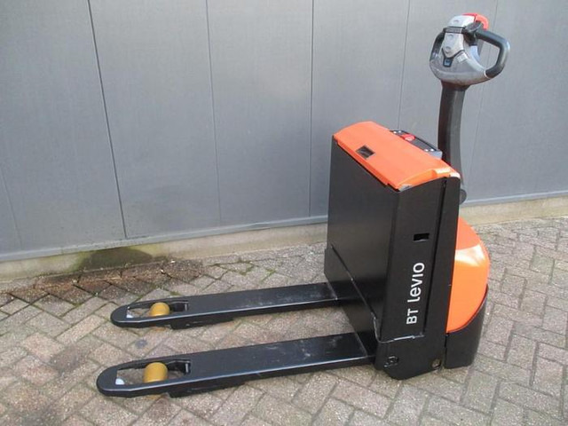Toyota LWE 140 - Pallet truck: picture 2 Toyota LWE 140 - Pallet truck: picture 2