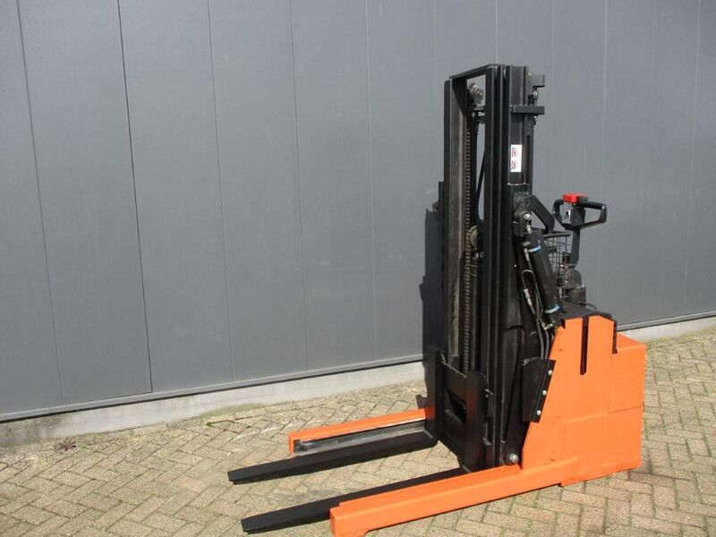 Toyota RWE120 - Pallet truck: picture 2 Toyota RWE120 - Pallet truck: picture 2