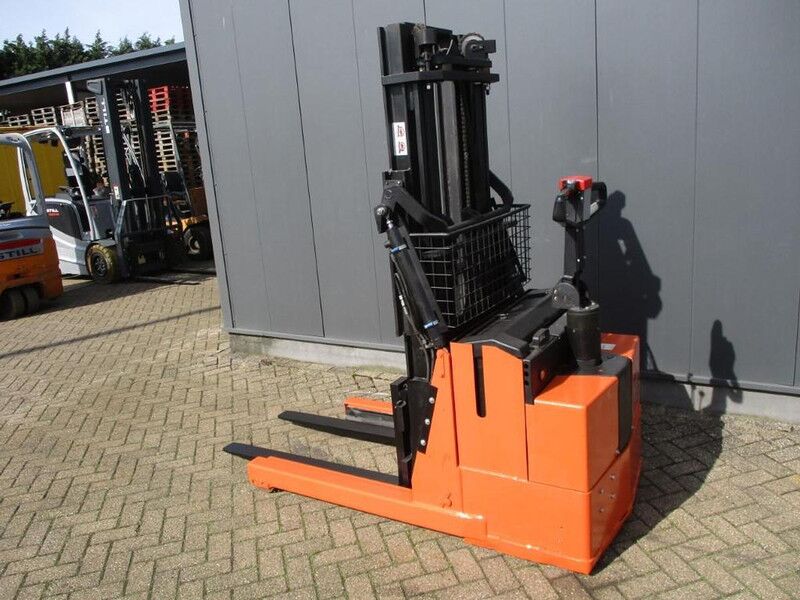Toyota RWE120 - Pallet truck: picture 3 Toyota RWE120 - Pallet truck: picture 3