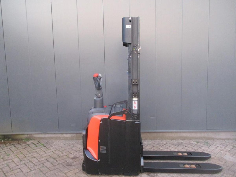 Toyota SPE120 - Pallet truck: picture 1 Toyota SPE120 - Pallet truck: picture 1