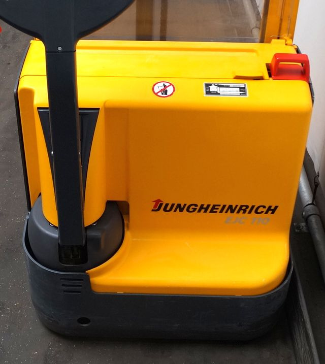 Jungheinrich EJC110 - Stacker: picture 3 Jungheinrich EJC110 - Stacker: picture 3