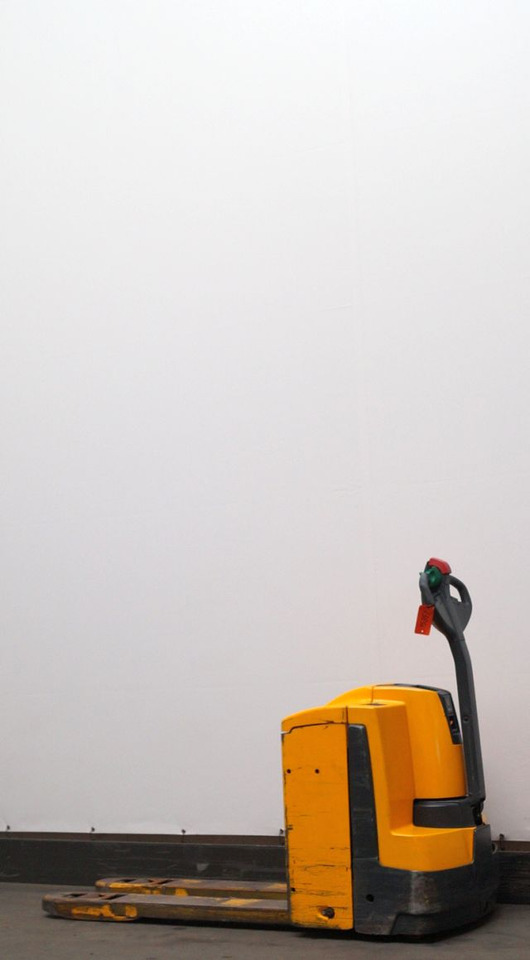Jungheinrich EJE220 - Pallet truck: picture 2 Jungheinrich EJE220 - Pallet truck: picture 2