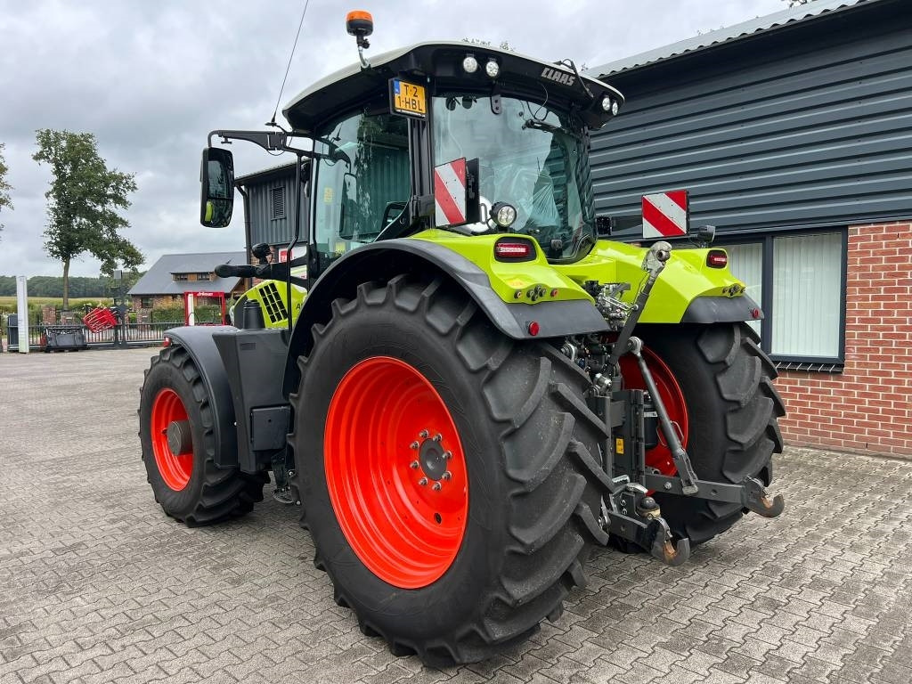 Claas Arion 660 - Farm tractor: picture 3 Claas Arion 660 - Farm tractor: picture 3
