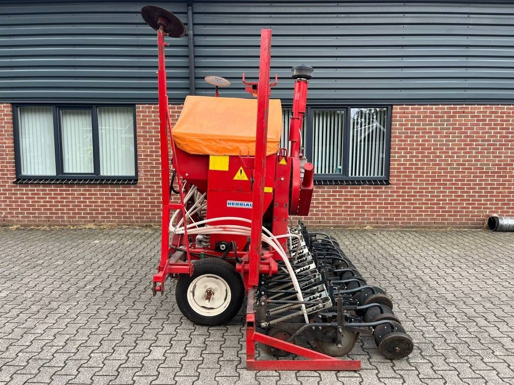 Herriau Turbosem SP12 - Precision sowing machine: picture 2 Herriau Turbosem SP12 - Precision sowing machine: picture 2