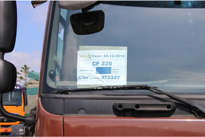 Cab chassis truck DAF CF 65 220 + lift + euro 5: picture 17
