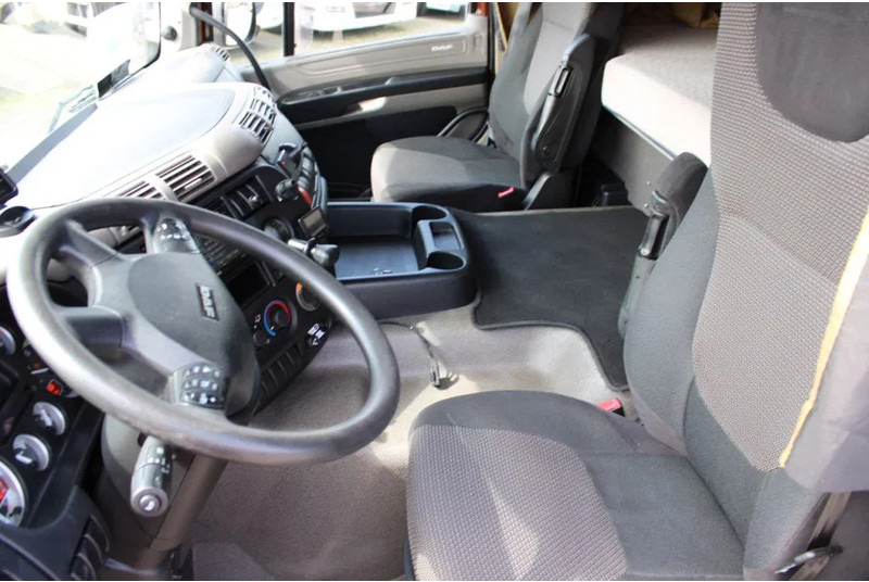 Interior photo 1: Cab chassis truck DAF CF 65 220 + lift + euro 5