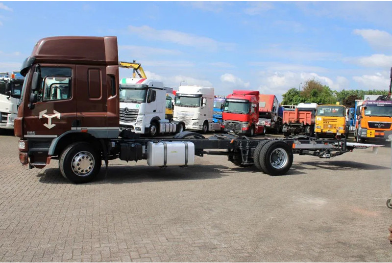 Cab chassis truck DAF CF 65 220 + lift + euro 5: picture 10