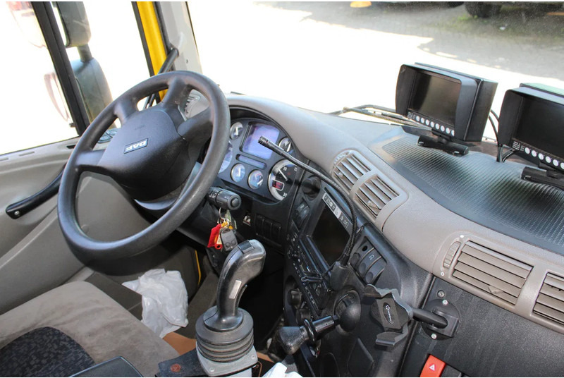 Garbage truck DAF CF 75 .310 + 6X2 STEERING: picture 8