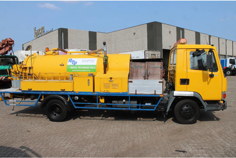 DAF LF 45.130 + RON 4.000LITER - Vacuum truck: picture 3 DAF LF 45.130 + RON 4.000LITER - Vacuum truck: picture 3