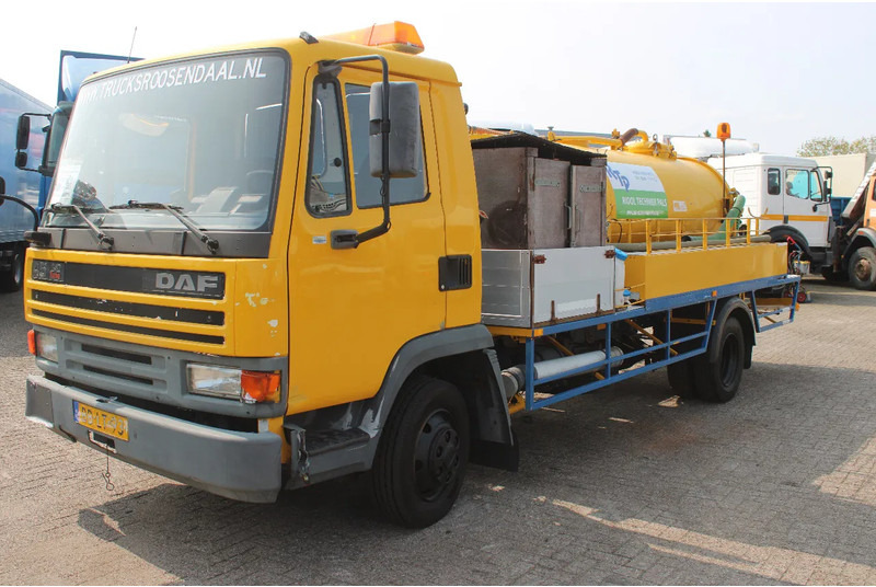 DAF LF 45.130 + RON 4.000LITER - Vacuum truck: picture 2 DAF LF 45.130 + RON 4.000LITER - Vacuum truck: picture 2