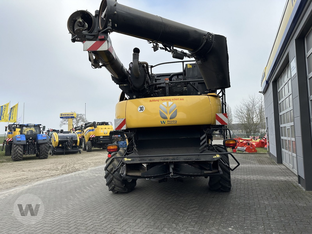 New Holland CR 10.90 - Combine harvester: picture 2 New Holland CR 10.90 - Combine harvester: picture 2